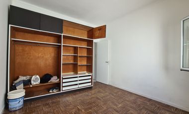 Venta - Casa cuatro ambientes con cochera de estilo marplatense - Bahía Blanca 2010