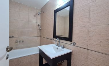 Venta - Casa cuatro ambientes con cochera de estilo marplatense - Bahía Blanca 2010