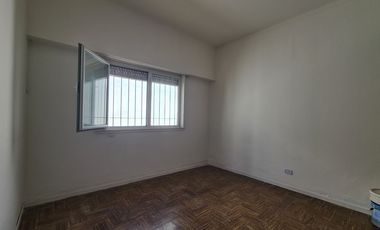 Venta - Casa cuatro ambientes con cochera de estilo marplatense - Bahía Blanca 2010