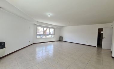 Venta - Casa cuatro ambientes con cochera de estilo marplatense - Bahía Blanca 2010