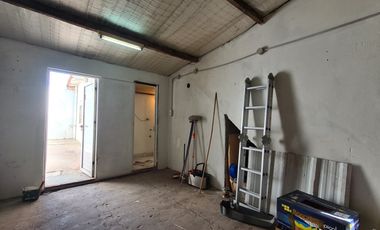 Venta - Casa cuatro ambientes con cochera de estilo marplatense - Bahía Blanca 2010