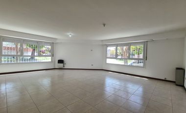 Venta - Casa cuatro ambientes con cochera de estilo marplatense - Bahía Blanca 2010