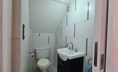 Venta - Casa cuatro ambientes con cochera de estilo marplatense - Bahía Blanca 2010