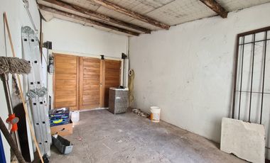 Venta - Casa cuatro ambientes con cochera de estilo marplatense - Bahía Blanca 2010