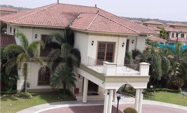VENDO CASA EN EL DORAL DE COSTA DEL ESTE ( IH)
