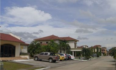 VENDO CASA EN EL DORAL DE COSTA DEL ESTE ( IH)