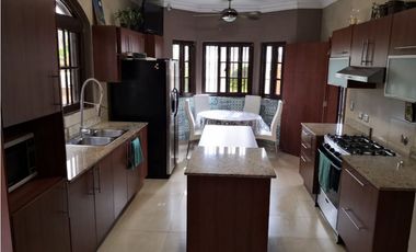 VENDO CASA EN EL DORAL DE COSTA DEL ESTE ( IH)