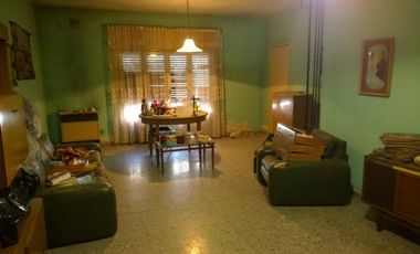 Lote de 8.66 x 34.06 mts. Apto para reciclar o construir