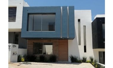 Moderna Casa en venta en Cañadas del Bosque Tres Marías L29 $3,650,000