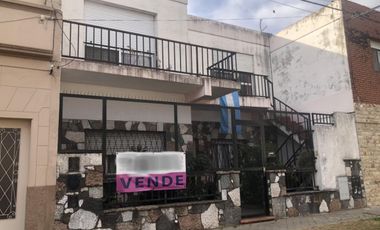VENTA - Casa 2 dormitorios - Las Heras, Rosario.