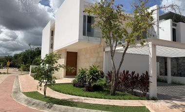 Casa en  venta para estrenar en Cancún, Lagos del Sol, 4 recámaras