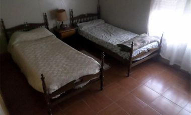 SE VENDE MUY LINDA PROPIEDAD DE 4 AMBIENTES EN VILLA BALLESTER. LOTE PROPIO.