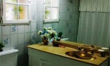 SE VENDE MUY LINDA PROPIEDAD DE 4 AMBIENTES EN VILLA BALLESTER. LOTE PROPIO.