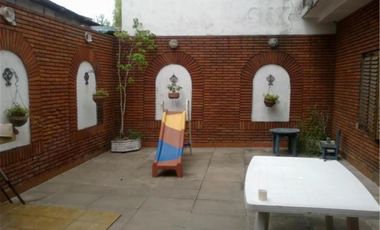 SE VENDE MUY LINDA PROPIEDAD DE 4 AMBIENTES EN VILLA BALLESTER. LOTE PROPIO.