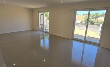 Gran Casa Nueva de 4 dormitorios 3 baños Amplios espacios