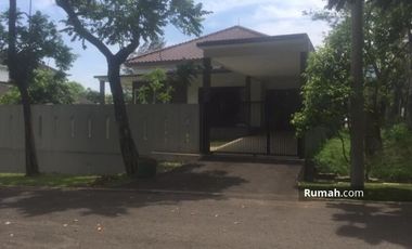 Rumah Dengan Halaman Luas di Sentul City
