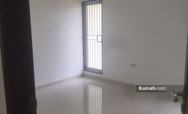 Rumah Dengan Halaman Luas di Sentul City