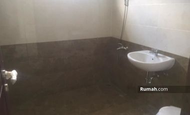 Rumah Dengan Halaman Luas di Sentul City