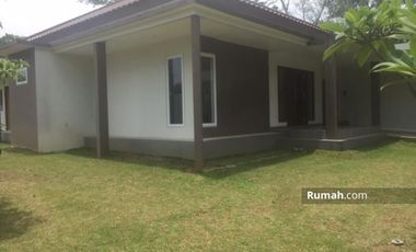 Rumah Dengan Halaman Luas di Sentul City