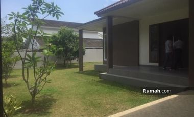 Rumah Dengan Halaman Luas di Sentul City