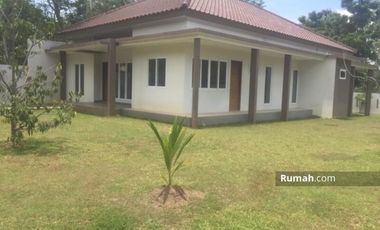 Rumah Dengan Halaman Luas di Sentul City