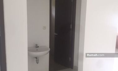 Rumah Dengan Halaman Luas di Sentul City