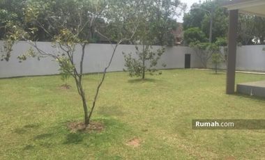 Rumah Dengan Halaman Luas di Sentul City