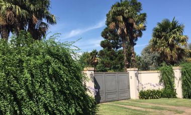 VENTA!!! HERMOSA CASA EN B° VINELLI - LOTE 2718 M2