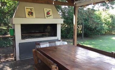 VENTA!!! HERMOSA CASA EN B° VINELLI - LOTE 2718 M2