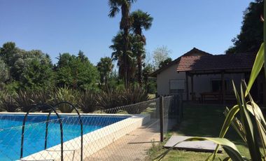 VENTA!!! HERMOSA CASA EN B° VINELLI - LOTE 2718 M2