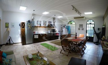 Importante Chalet de 5 Ambientes - Pozos 4400 - Villa Ballester - San Martín
