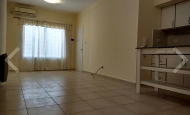 Excelente  departamento  de 2 ambientes con cochera.