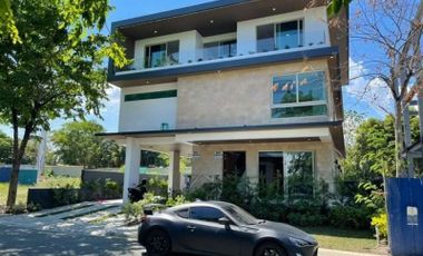 6Bedroom House for Sale in Mckinley West Taguig