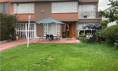 VENTA CASA 274m2  4H/3B/3G + JARDINES LA ALHAMBRA