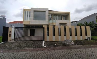 Rumah Baru Siap Huni Citraland Selat Golf Surabaya Barat