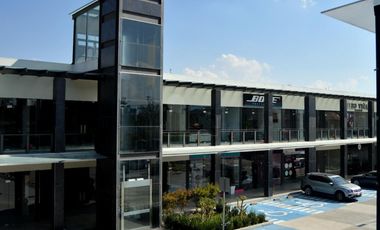 PLAZA COMERCIAL EN AV GOBERNADORES METEPEC
