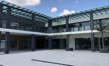 PLAZA COMERCIAL EN AV GOBERNADORES METEPEC