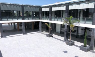 PLAZA COMERCIAL EN AV GOBERNADORES METEPEC