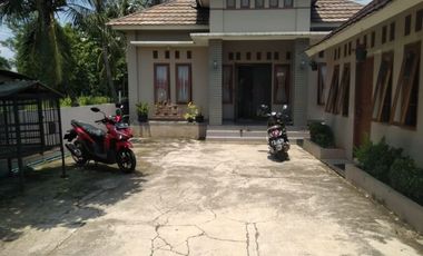 Dijual rumah luas tanah 550 meter2 strategis pinggir jalan provinsi ( Jl. Raya Campaka) Purwakarta