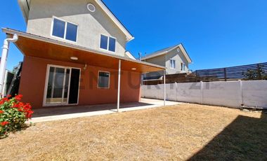 Se arrienda casa en condominio Prados de Buin II