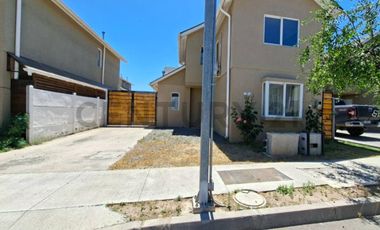 Se arrienda casa en condominio Prados de Buin II