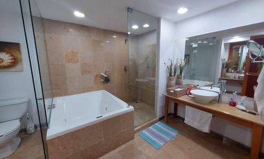Departamento sobre Playa y sobre Av. Costera