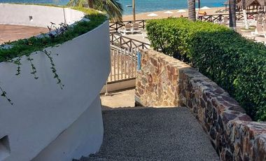 Departamento sobre Playa y sobre Av. Costera