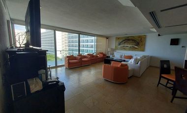 Departamento sobre Playa y sobre Av. Costera