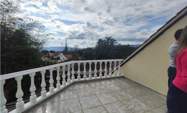 Linda casa urbana zona zona verde, 231 M2 en 550 mill en La Mesa Cund