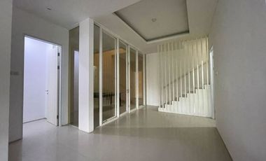 Rumah Minimalis Royal Residence Hadap Timur