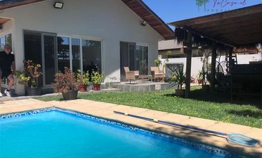 Casa en venta de 3D/3B quincho y piscina en Isla de Maipo