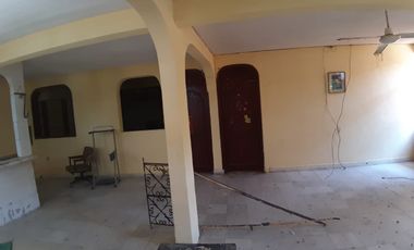 Casa de tres niveles y tres recamaras ubicada en la calle 16