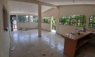 Casa de tres niveles y tres recamaras ubicada en la calle 16