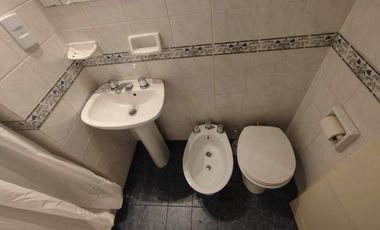 CARACAS al 400, FLORES. alquiler temporario c/patio propio